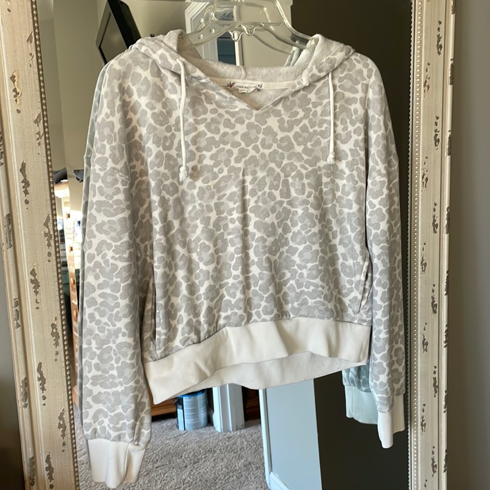 Pink Rose. Size L. Crop top style sweater